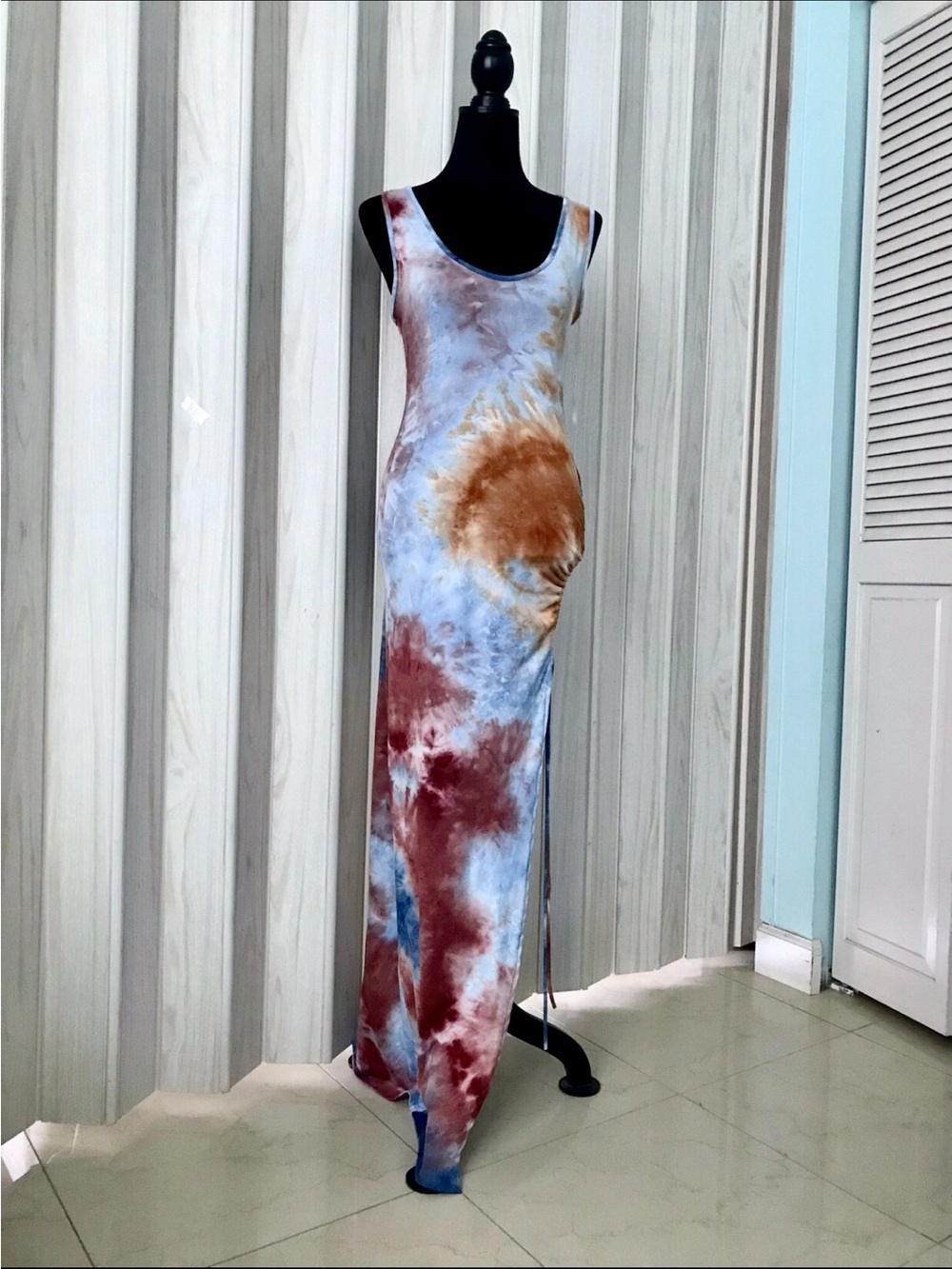 Blue.S ; Sleeveless Tie-Dye Maxi Dress in Rust, Blue & White
